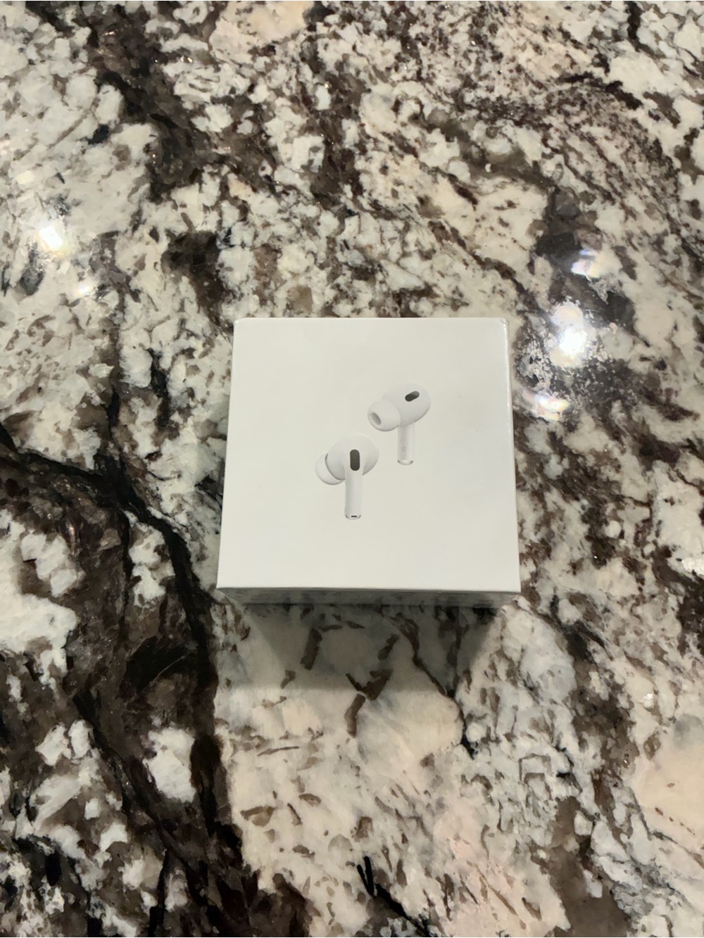 Apple AirPods Pro Earbuds in White - Active Noise Cancellation